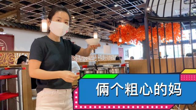 新加坡倆个粗心的妈 开心的运动吃饭 竟然忘记最重要的事这下惨了