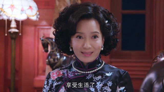 兰姨从美国回新加坡，她刻意向令捷隐瞒了孔父的病情，好剧4