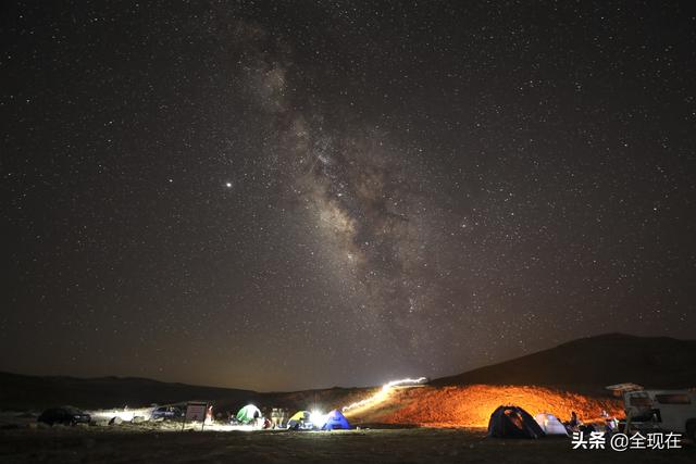 地球相册 | 英仙座流星雨来了，百颗流星划过星空