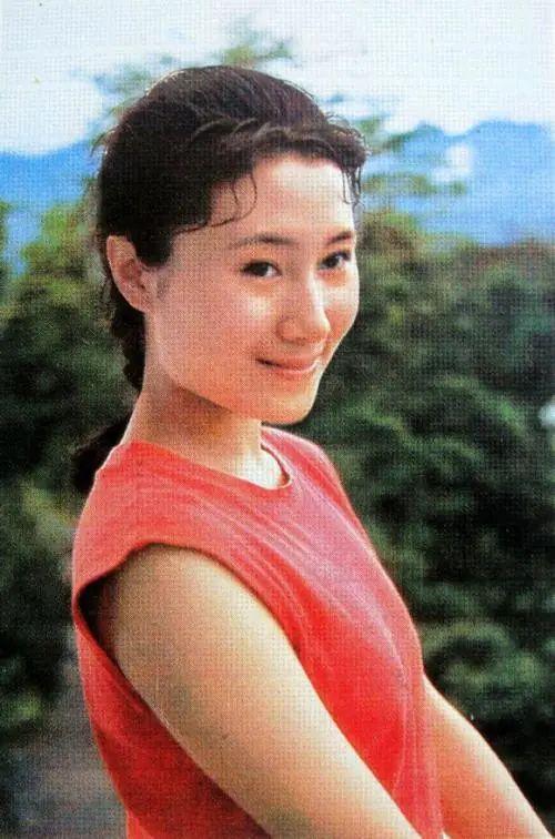 1991年，丁岚入籍新加坡后，弃艺从商身价过亿，如今却孑然一身