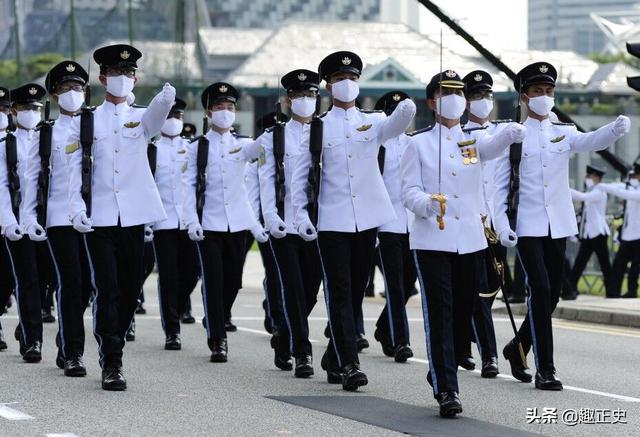 新加坡将在8月9日举行国庆独立日阅兵，图为8月1日进行的彩排