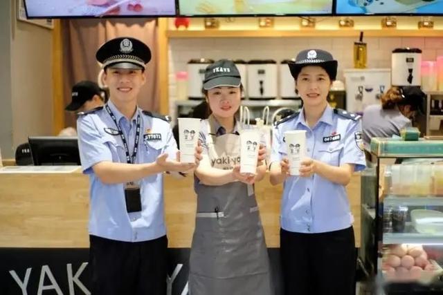 海底捞进军团餐、西贝超市“摆摊”、必胜客关店300家、喜茶牵手清华大学... | 周报