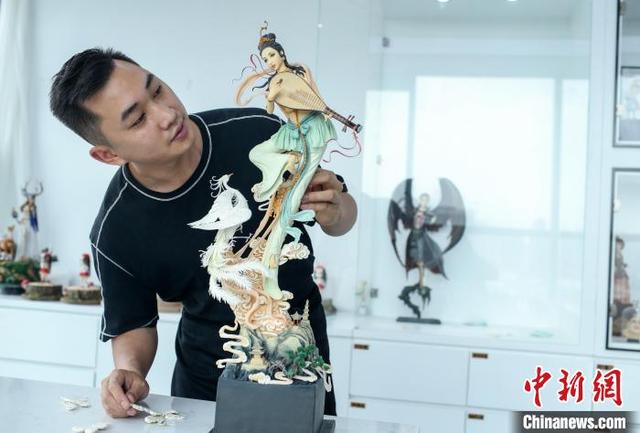 成都“80后”雕塑糖艺大师练就“绝技”创造传统手工艺的无限可能