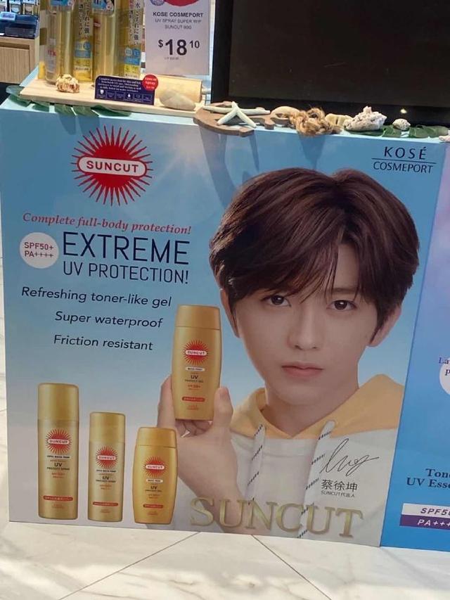 200817 品牌新加坡商场投放蔡徐坤物料 代言人的排面必须给足