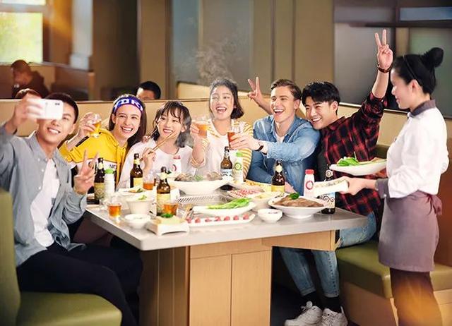 巨亏十个亿，股价创新高！点赞“新加坡之光”海底捞