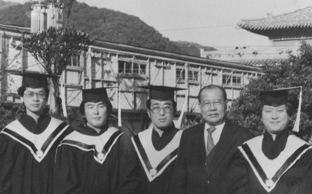 “就是要做个书呆子！”——潘重规先生点滴