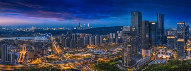 不敢相信这是南宁，越来越国际化，有点像新加坡，你觉得对吗