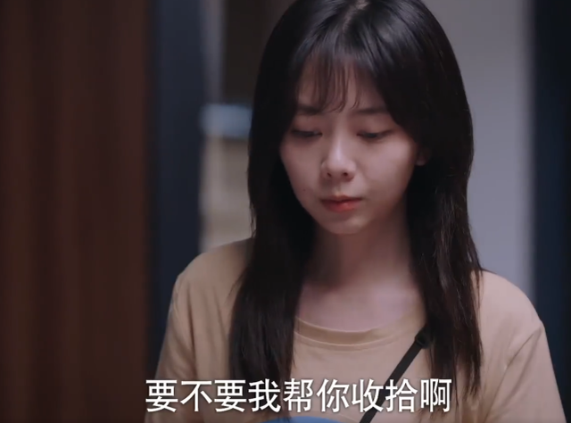 子秋回国送李尖尖名牌包，得知凌霄回国送的，才知谁在国外很苦