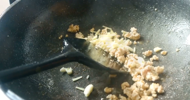 麻婆豆腐的家常做法，麻辣香鲜，豆腐嫩滑不碎，做法非常简单