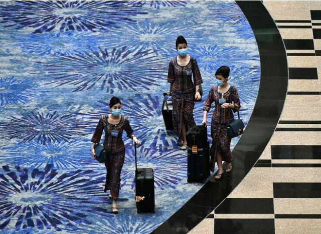 励志！新加坡航空业血亏数十亿，帅气机师喜迎第二春