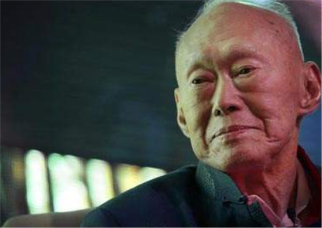 李光耀为何说：汉语劣势明显，不可能成为新加坡的工作语言