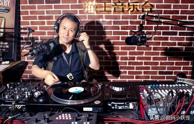 情人节送男生的专属宝藏好物：军工品质防水防尘，创始人来历不凡