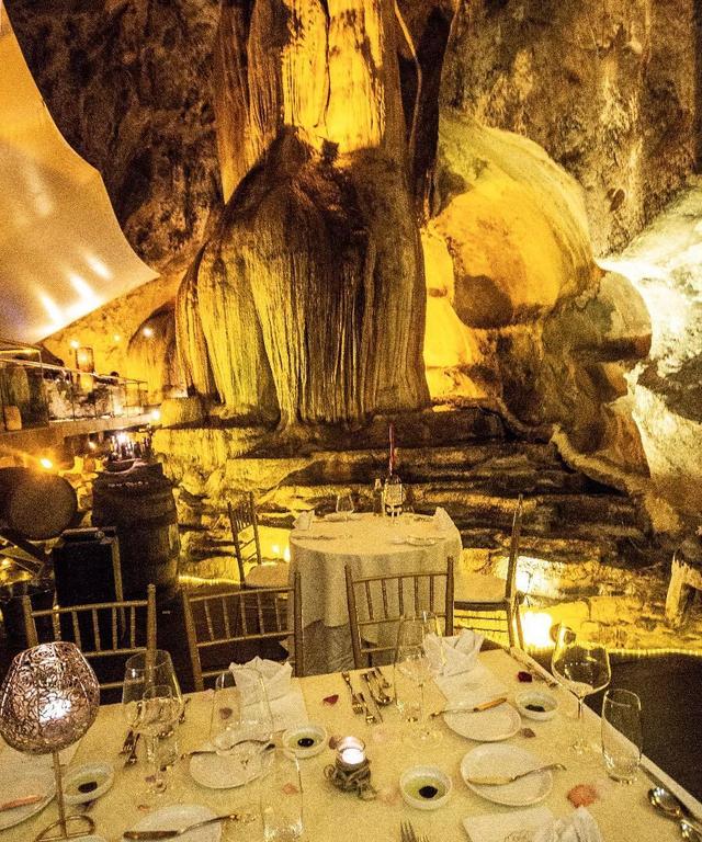 怡宝万雅岚温泉度假村：“洞穴晚宴”野性原始的美食礼遇