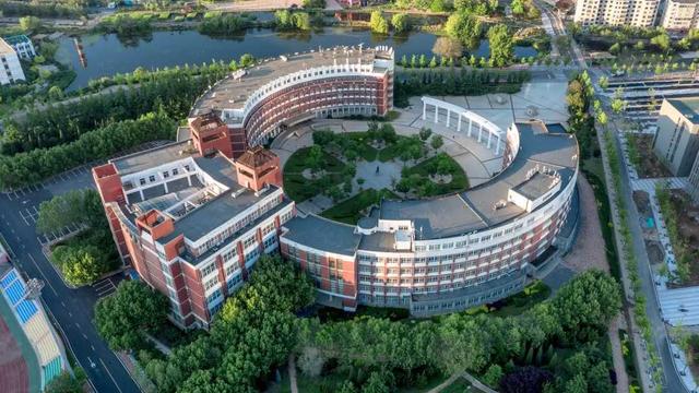 坐标辽宁大连，已航行110余年，这可能是你见过的"最特殊"的一艘船！