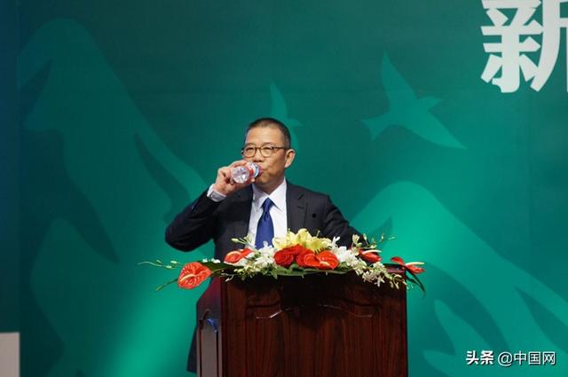 身价超4000亿！这位曾经的记者，今天当了半小时中国首富：超越马云马化腾
