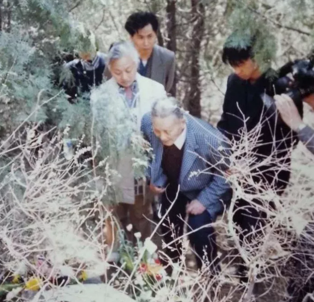 周恩来亲传卧底，与江青嫉恨一生的女人