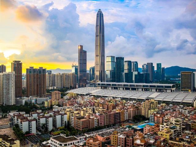 深圳楼市，“新加坡化”还是“香港化”？