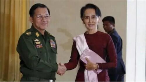 外国网友：中国改成西式民主就能消除美国敌意？问她……