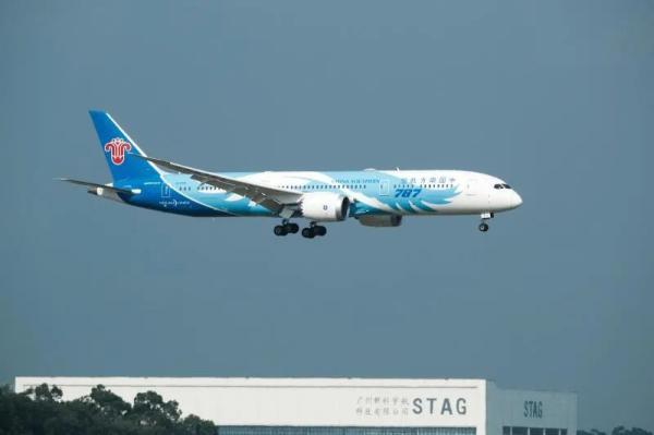 十一长假，国内民航出行或创历史新高！国外这些航空公司却推出了无目的地航班，坐几小时飞回原地