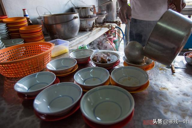 肉骨茶福建人创造的美食，东南亚人人都在吃，为何国内很少能吃到