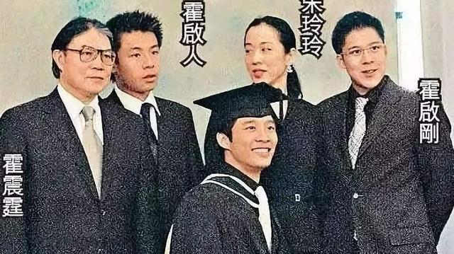 朱玲玲，20岁嫁霍家，50岁再嫁豪门，如今独自现身送别前婆婆