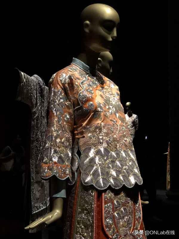 新加坡亚洲文明博物馆的《郭培：中国艺术与高级定制服装》展
