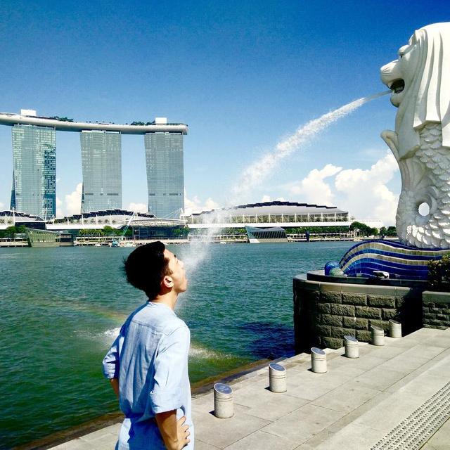 Singapore新加坡狮城三美路美 景美 人美三高气温高 物价高 建筑高三多鱼尾狮多 鱼尾狮多 鱼尾狮多小国的大智慧购物的好地方最后的最后美真心是美高实在是高多非常之多