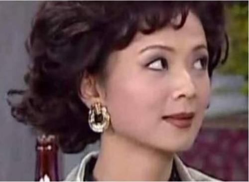 著名歌手陈丽卿：成名之际结了婚，婚后却被丈夫和儿子混合双打