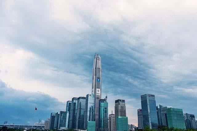 终于抛弃房地产"香港模式"！深圳首提"学新加坡"，变局将至