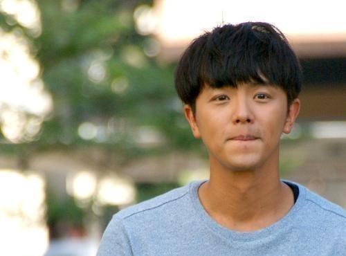 娱乐圈又来噩耗，36岁黄鸿升家中离世，明天和意外到底谁会先到