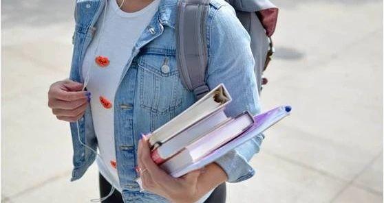 新加坡返校：仅持有效学生准证的毕业班学生可以返校参加实体课程