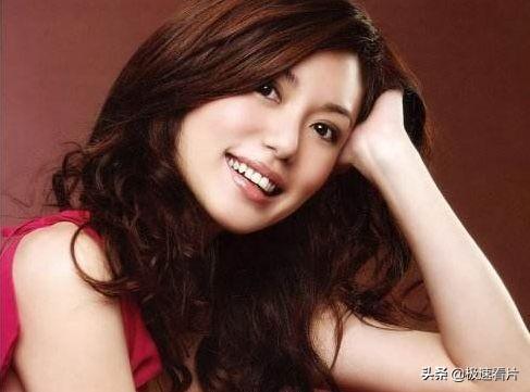 她26岁模特身份出道，40岁嫁富豪老公，年近半百依旧美如少女