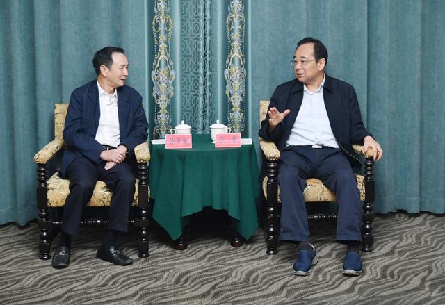 张雷会见新加坡仁恒集团董事局主席钟声坚