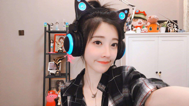 冯提莫深受海外网友欢迎，当选新加坡最受推崇女歌手