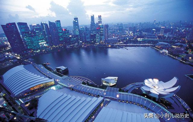 新加坡的华人超过7成，为什么汉语不是国语？李光耀：除非打倒我