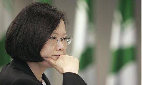 民进党“跪美”严重，美顺势升温两岸局势，变台为美国提款机