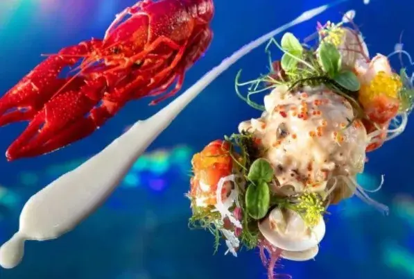 《新加坡旅行》和鱼儿们一起吃饭？这可是个约会的好地方