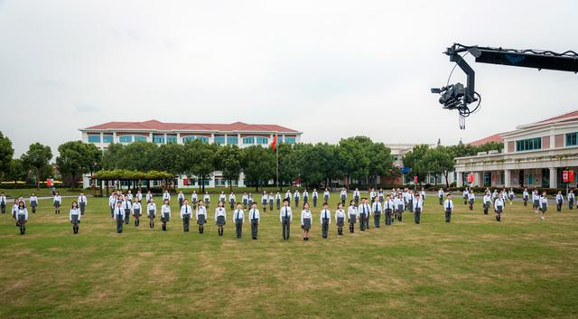 宋庆龄学校师生“云快闪”祝福祖国，中英文歌曲联唱为全人类祈福