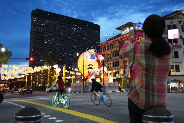 新加坡亮起中秋节灯饰
