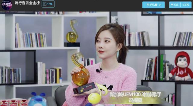 冯提莫获“新加坡推送歌手”，没有滤镜后的她，被点赞颜值更好