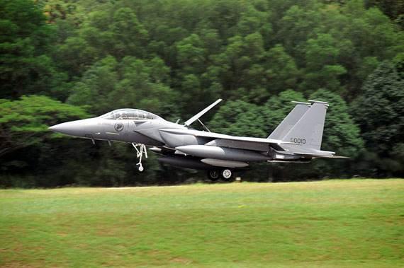 新加坡空军在澳大利亚空战训练 实弹训练为期两月 多种机型参加