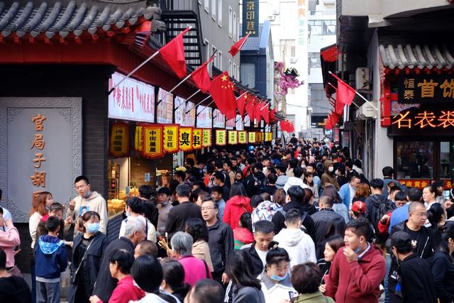 刚刚过去的“十一”黄金周，让围观的外媒羡慕不已