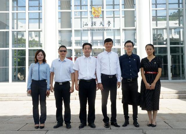 新加坡知名潮商彭伟民先生等嘉宾受邀到汕头大学访问交流