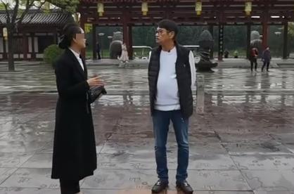 黄金配角吴孟达瘦成筷子腿，昔日的黄金搭档难重现