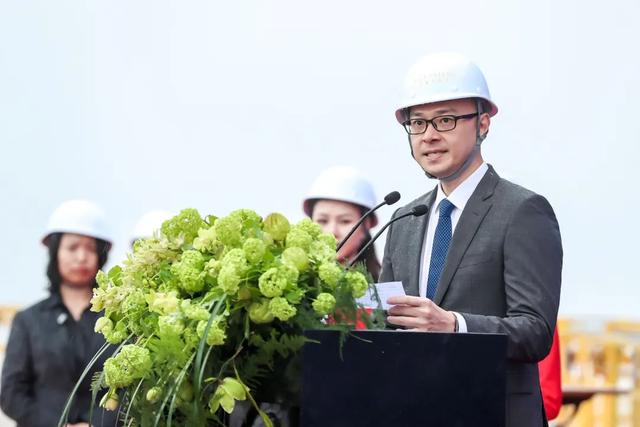 成都的世界面孔丨今天，天府新区总部商务区门户地标建筑封顶