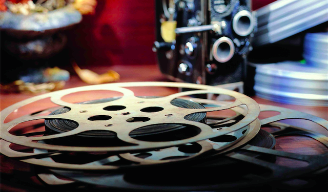 「钛晨报」人人视频计划挂牌上市；蚂蚁集团全球总部落户杭州；特斯拉Model S美国再砍3000美元