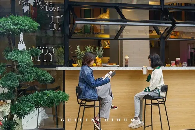 王城脚下新开的“小艺术馆”！奶茶、甜品、音乐、情调都装进去了