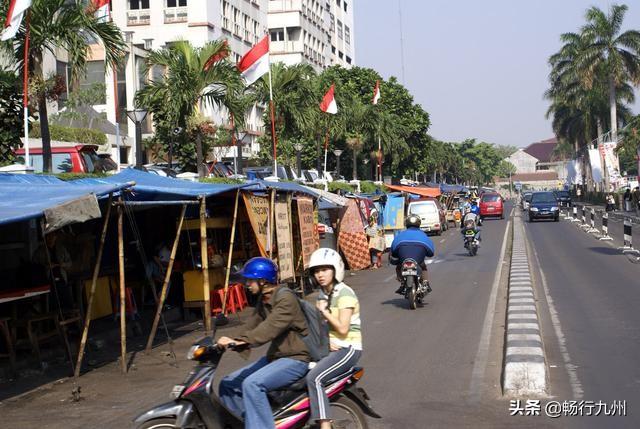 印尼东南亚最大经济体，远不如新加坡，影响力更是三流国家