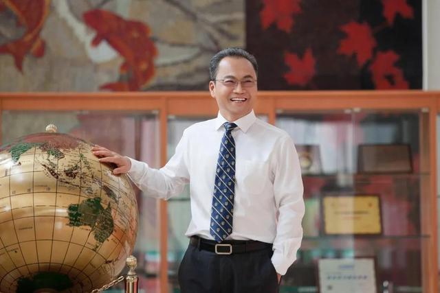 35亿收购新加坡学校，任书良如何打造“世界的枫叶”