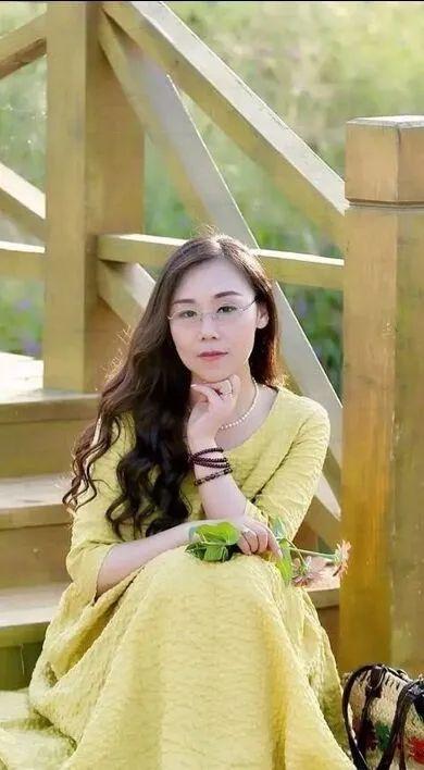 【诗家名典】著名诗人胭脂茉莉的诗​